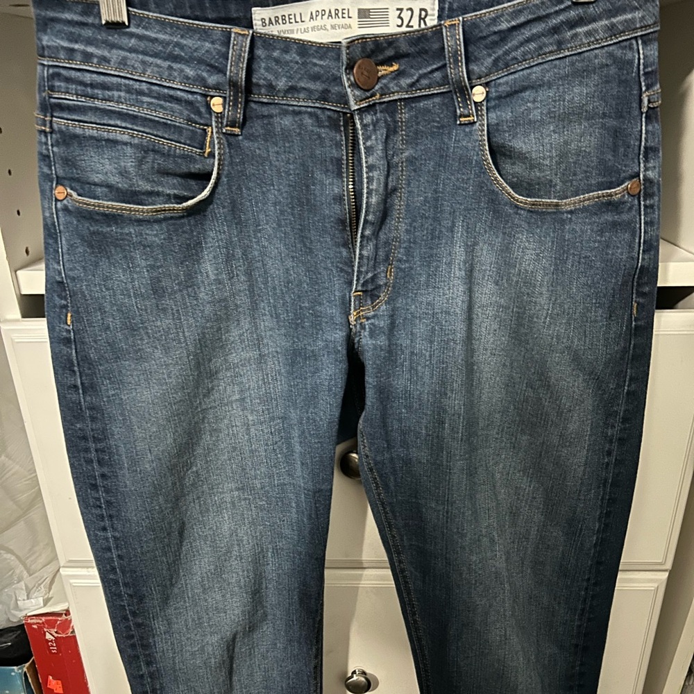 Men’s Barbell jeans fades blue size 32R.